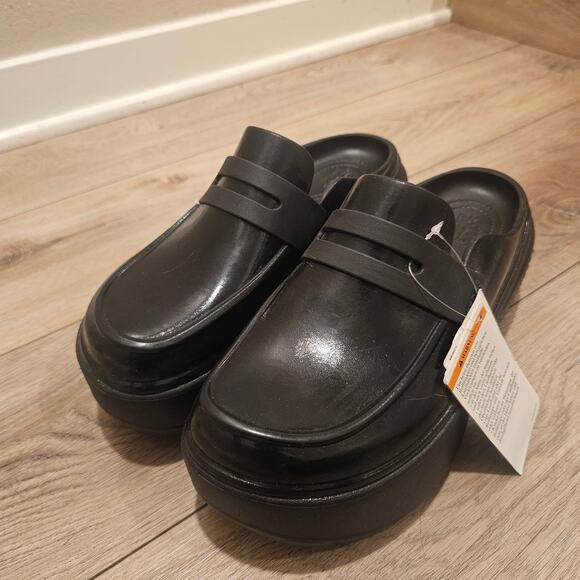 Crocs Shoes - NWT Crocs Stomp Black High Shine Mule Chunky Platform Size W10 / M8